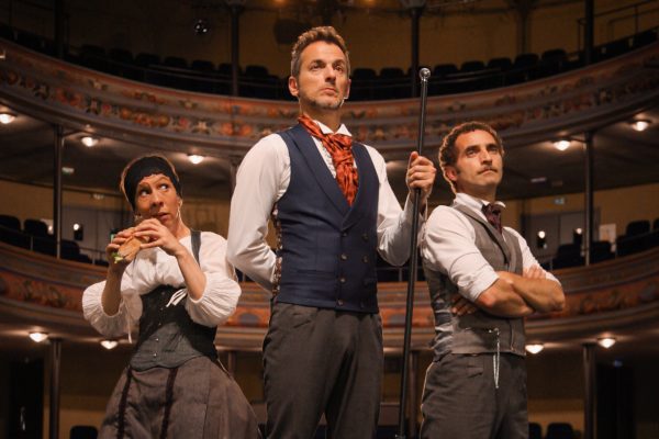 La-Claque-3-scaled-e1683350816567