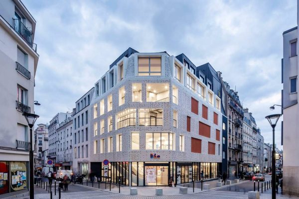 batiment-tombee-nuit-uai-1600x900